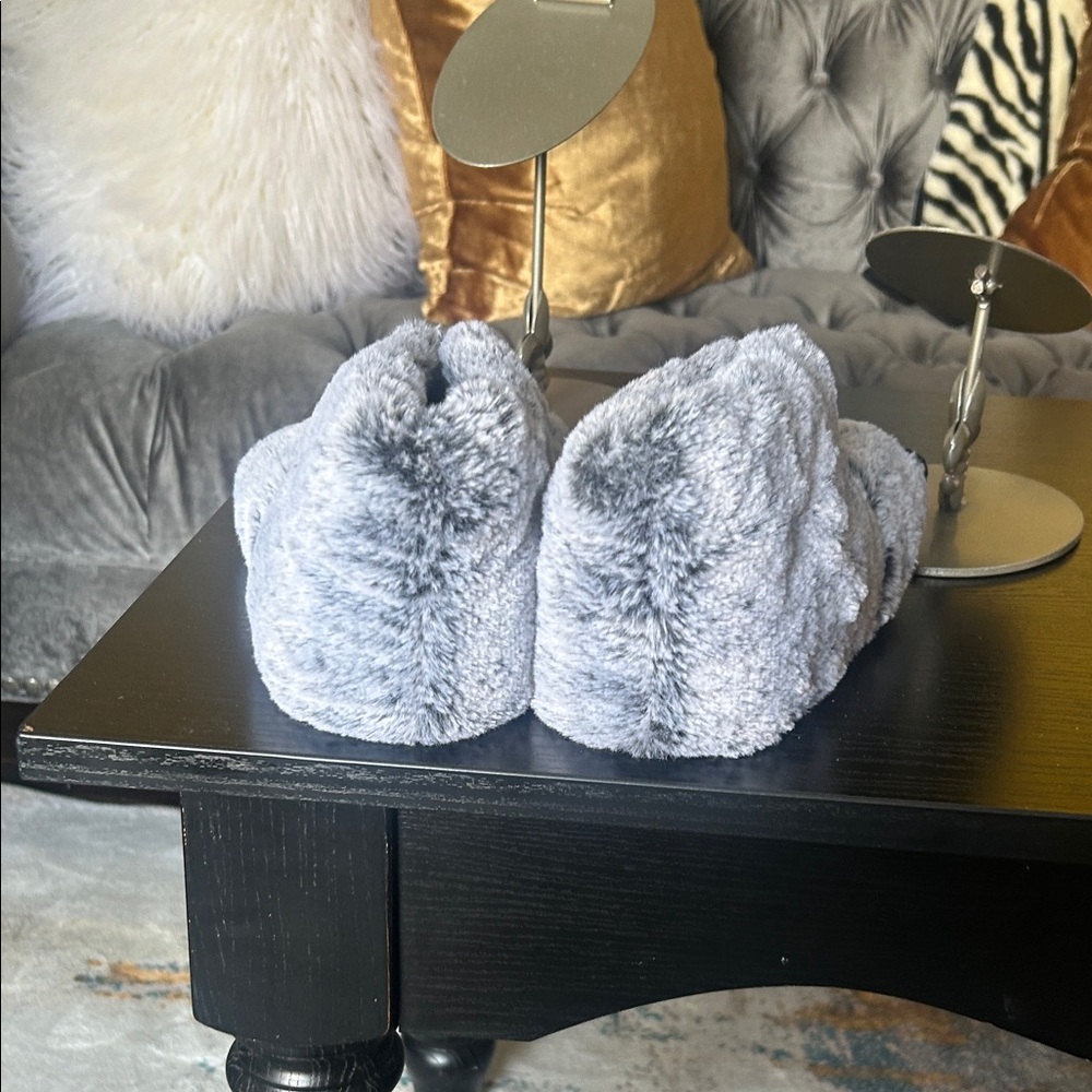 Gray Furry Monster Claw Slippers - Picture 8 of 13